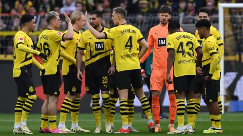 Trang phục hiện tại màu vàng - đen của Borussia Dortmund