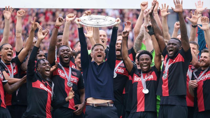 Bayer 04 Leverkusen vô địch Bundesliga 2023/24 