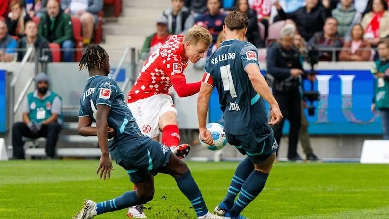 Chiến thuật phòng ngự toàn diện của RB Leipzig